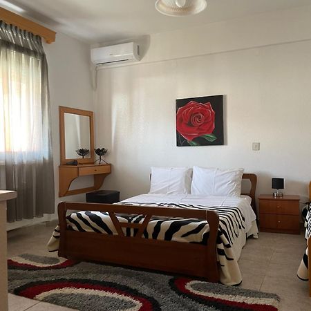 Voras Apartments Loutraki  Bagian luar foto